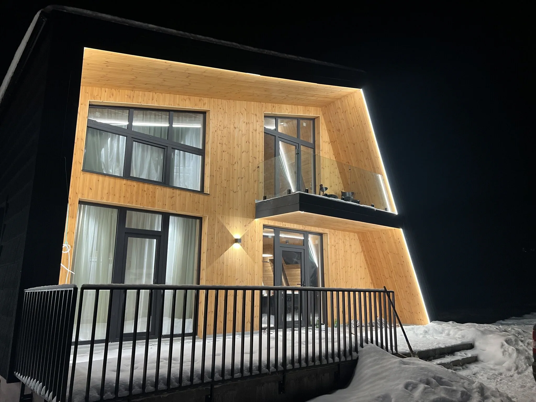 Arc Chalet Transylvania exterior noapte