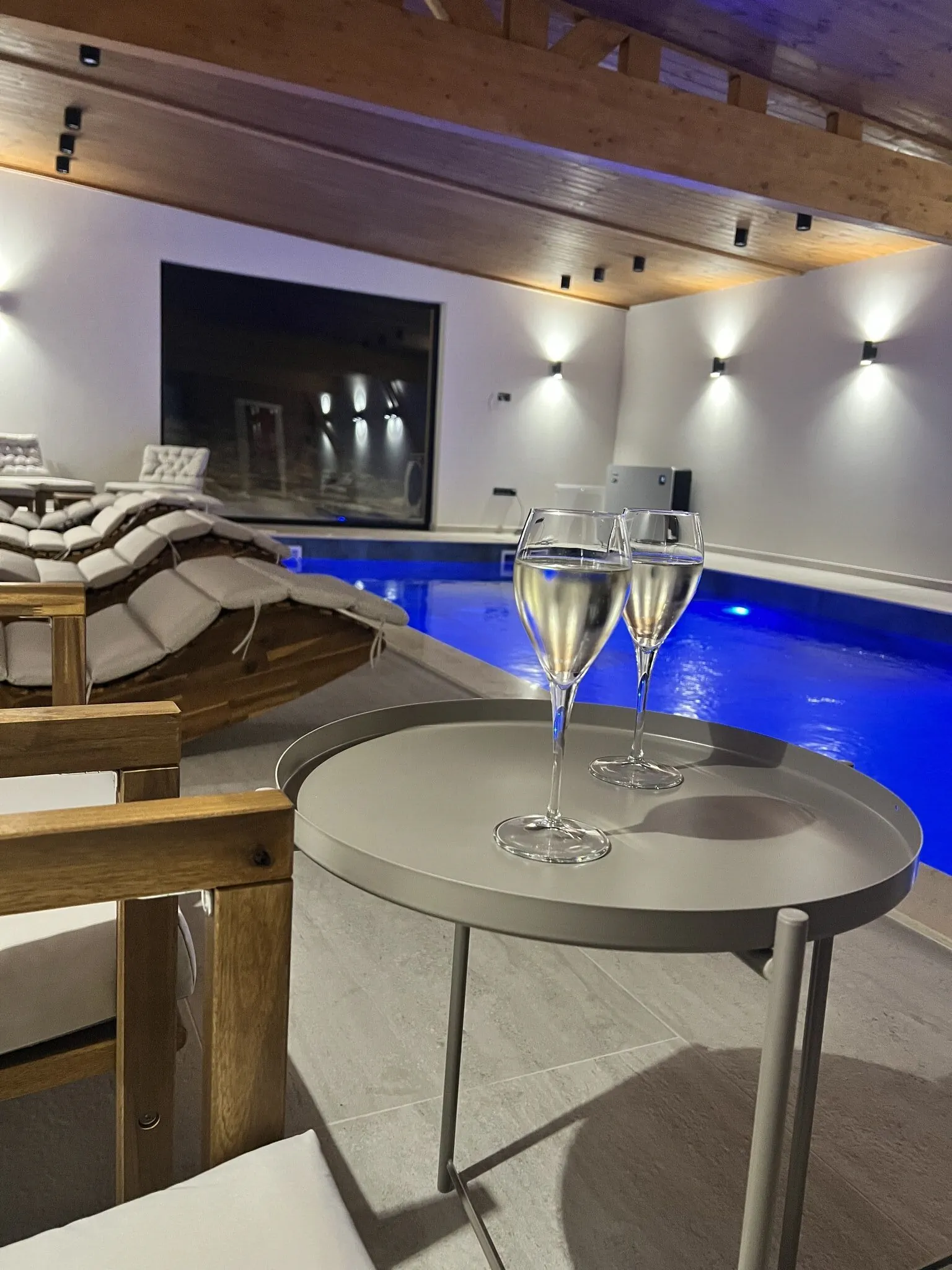 Arc Chalet Transylvania exterior lateral