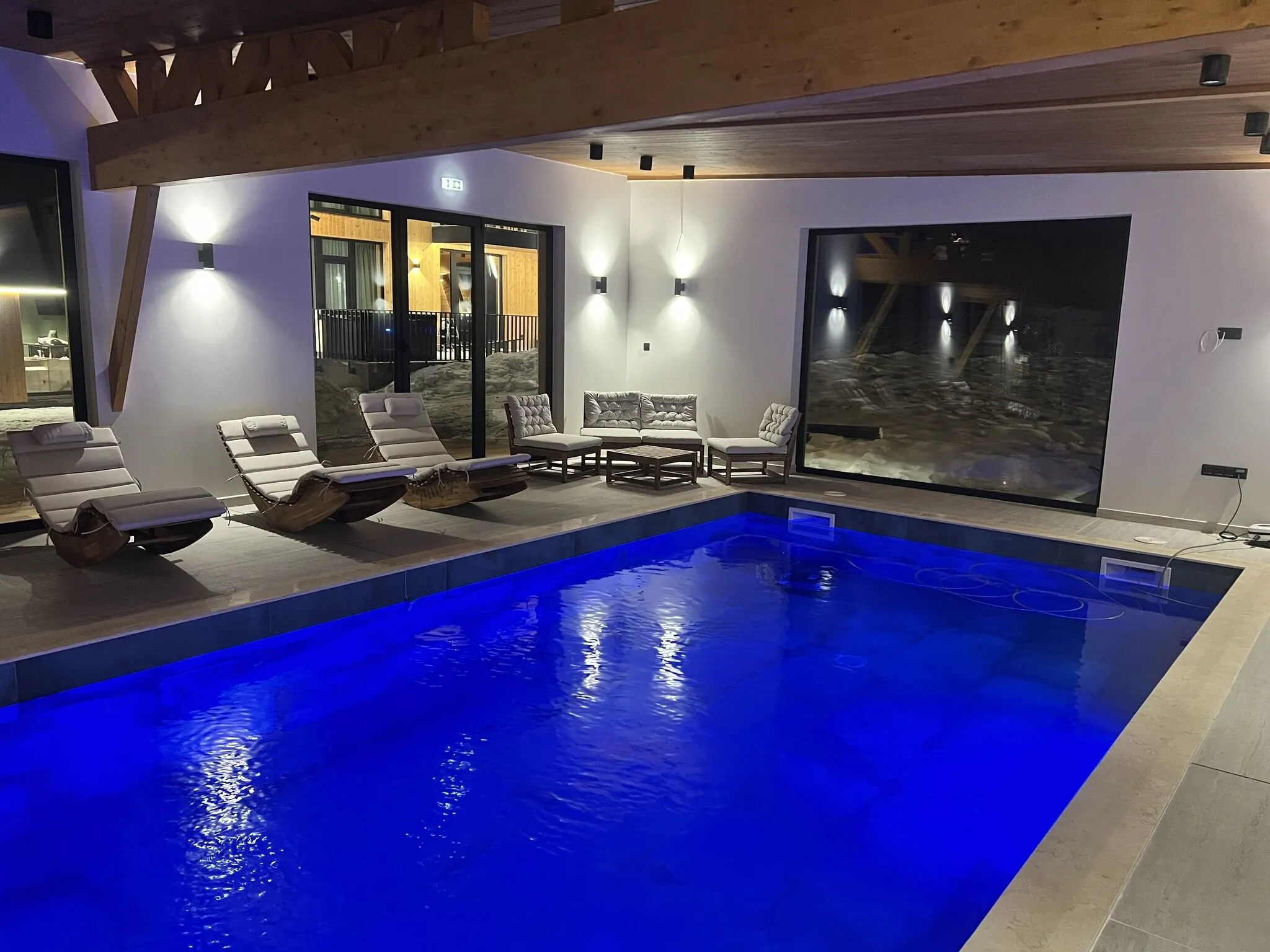 Arc Chalet Transylvania wellness piscina sampanie