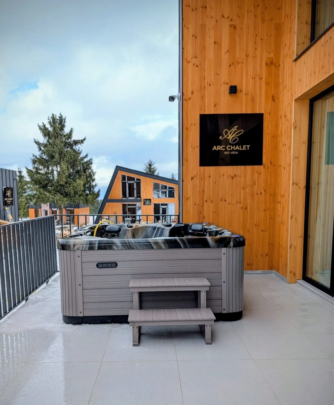 Arc Chalet Transylvania exterior trepte