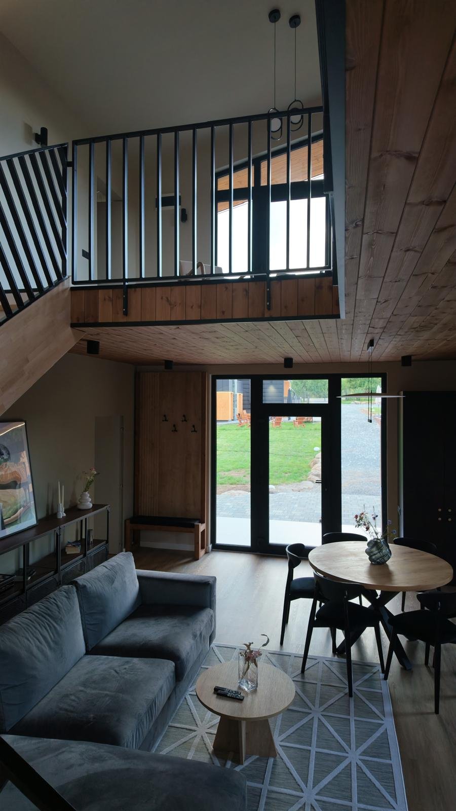 Family Lodge — living etaj